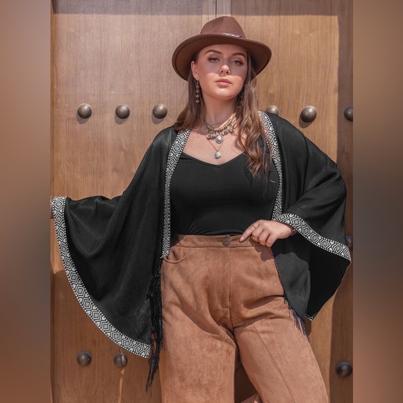 Plus Size Geometric Open Front Fringe Hem Cardigan - Picture 3 of 6